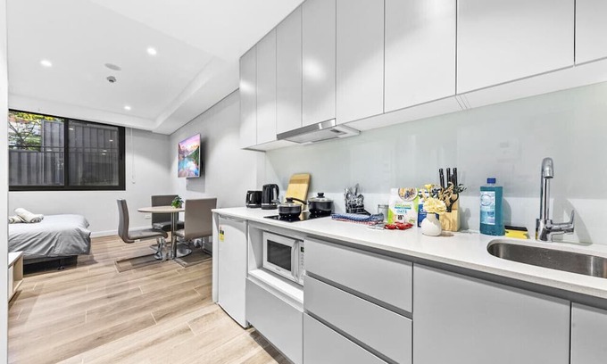 Roseville Apartment | comfy studio near Roseville station