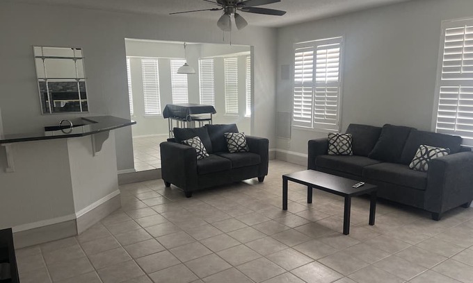Biggs Field House | Beautiful house near huge park and hiking/biking trails