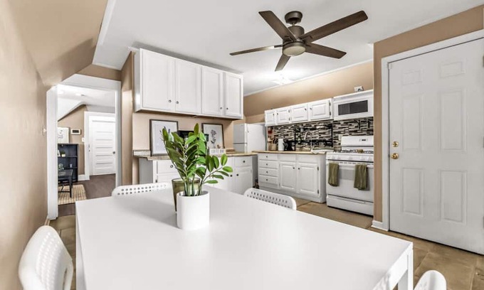 East End Apartment | Charming apaertment near Yale Hosp/Bridgeport