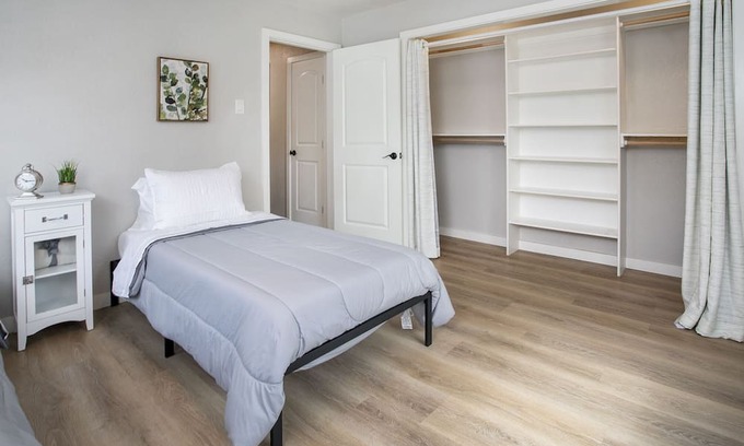 Kilgore House | 2020 Remodel, 1/2 Mile to Restaurants, Shopping, Hiking, Dog Park.