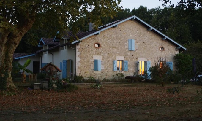 Angoume House | Guest House 'Chambre D'hote Albizia' with Mountain View, Wi-Fi and Air Conditioning