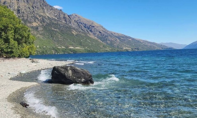 Kawarau Falls House | Sunny 3 bedroom home in Luxury Estate