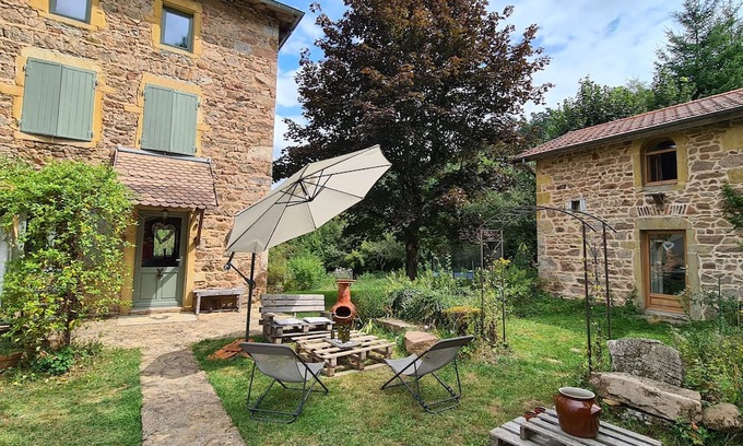 Ecoche House | Family home in green Beaujolais