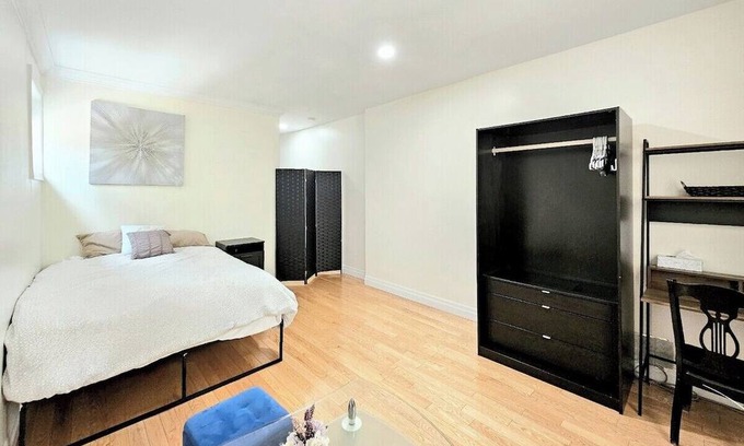Trinity - Bellwoods Apartment | Downtown Toronto 1 bedroom unit Near Trinity bellwood park