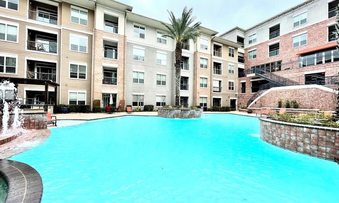 Texas Medical Center Apartment | TX Med Center Stylish Cozy /pool/Gym/assigned parking/self check-in