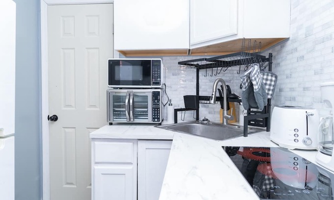 East Mount Airy Apartment | Newly renovated 2 bedroom apartment