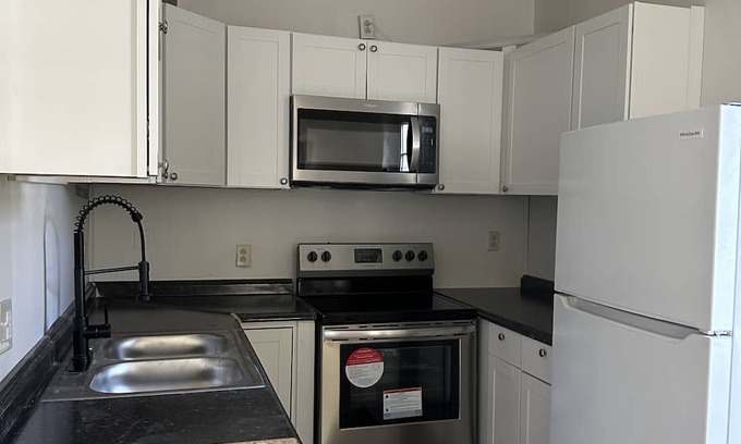 Easton House | Cozy and comfortable guest suite close to Easton and Airport.