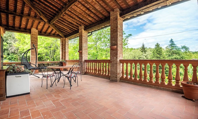 Murlo House | Holiday Home 'Dimora Della Miniera Di Murlo' with Private Terrace and Wi-Fi