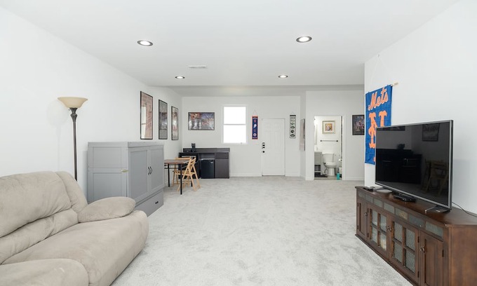 Cape Saint Claire House | Spacious basement apartment
