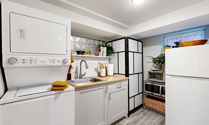 College Park Apartment | Home near downtown College Park with patio, streaming, kitchenette, W/D, & AC