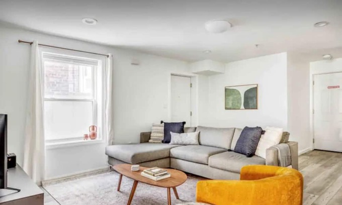 Union City Apartment | Modern 5BR Oasis: 15 Mins to NYC