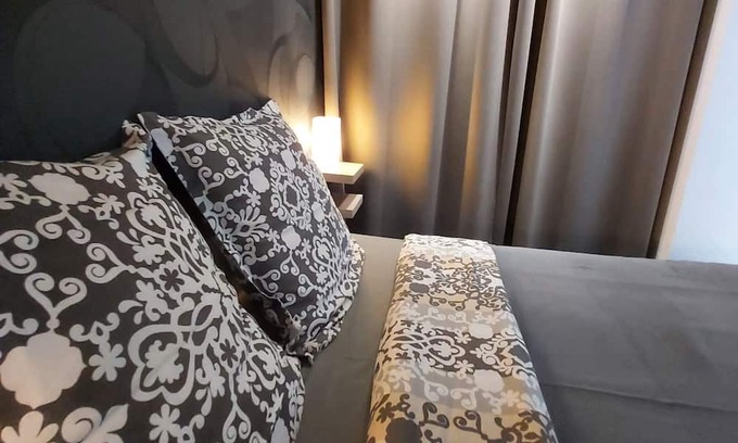 Cuers Apartment | Villa Nui - Comfortable apartment - Summer terrace and private parking.