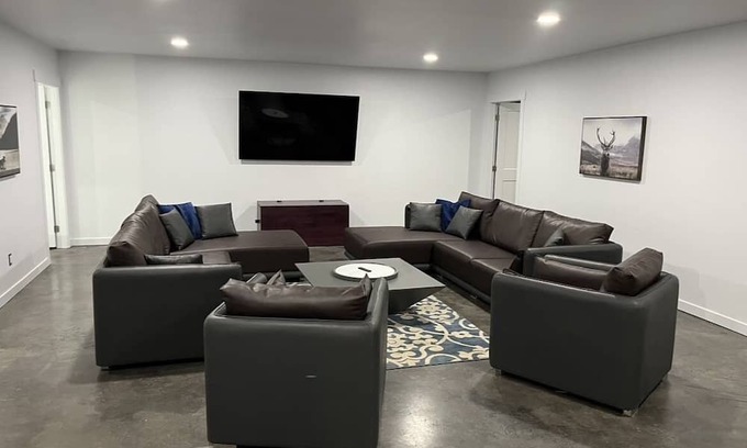 Sicamous House | 3 bedroom 2 bathroom with separate entrance and gear drying room.