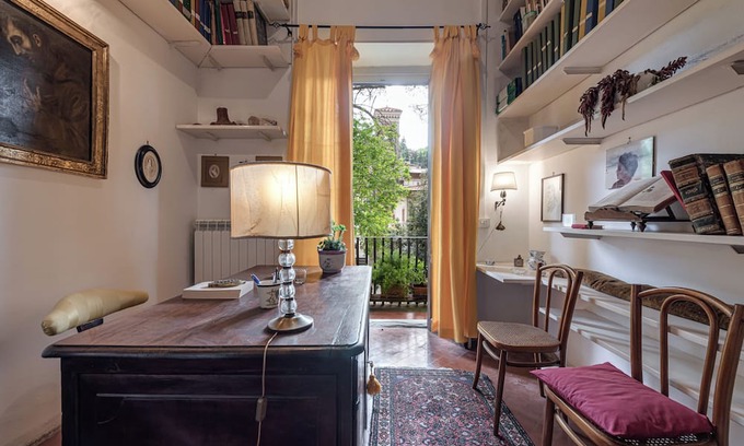Londa Villa | Villa 'Luxury Apartment Vicino Firenze' with Private Garden, Balcony and Wi-Fi