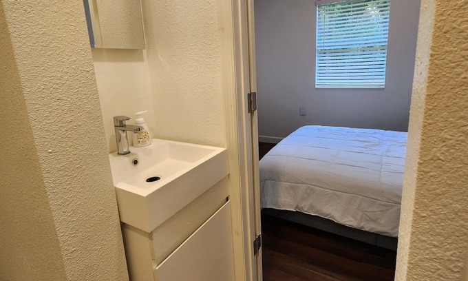 Clearwater House | Cozy 1 Bedroom, with Huge Yard & Near Beaches!