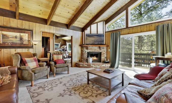 Fox Farm Cabin | Rustic Retreat Big Bear~Central Fox Farm Chalet~