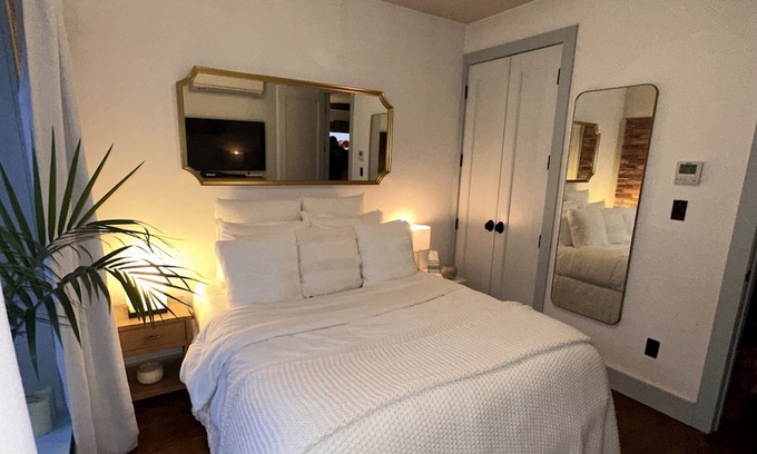 Crown Heights Apartment | Two bedroom cottage in the heart of central Brooklyn