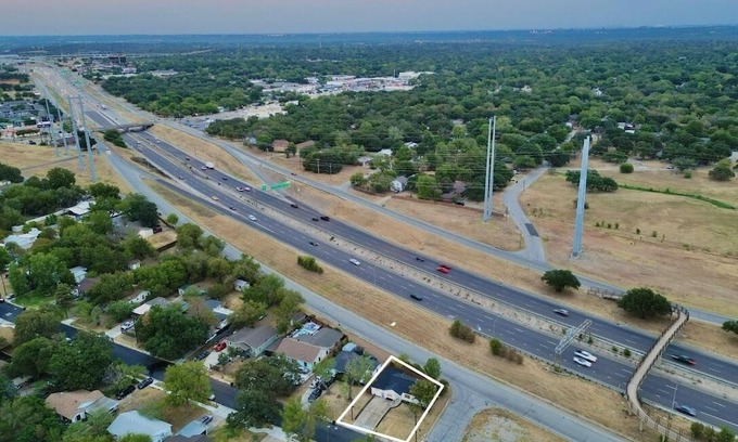 Handley House | Cozy Home off highway 15 min from Downtown or AT&T stadium