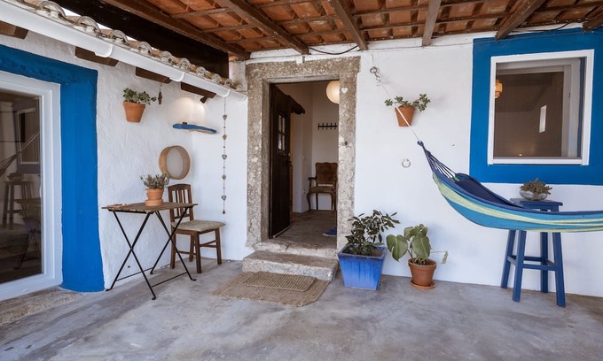 Mafra House | Typical house in Mafra, near the beach. Authentic atmosphere, charming patio.