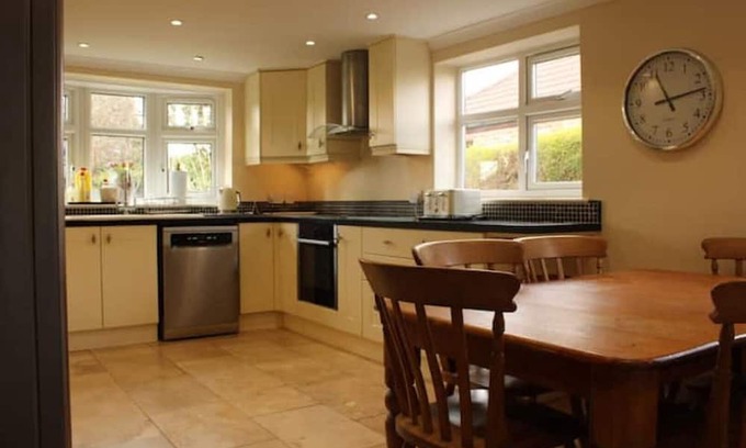 Repps with Bastwick House | Spacious Dog Friendly Family Home on Norfolk Coast