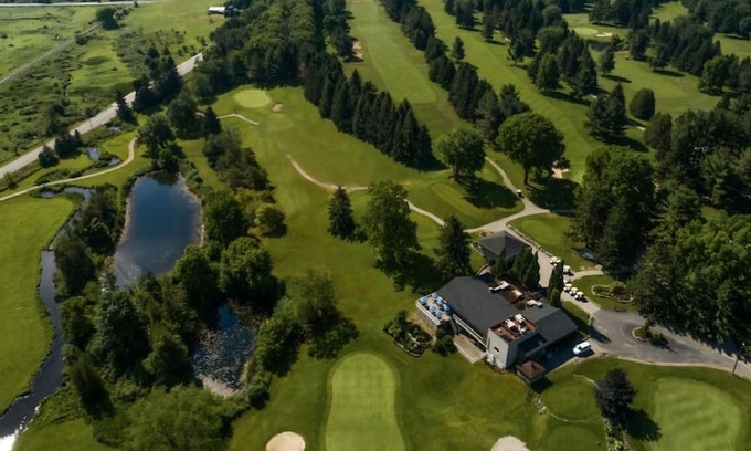 Ingersoll Bed & Breakfast | Beautiful home stay in Ingersoll. One king bed and bathroom.