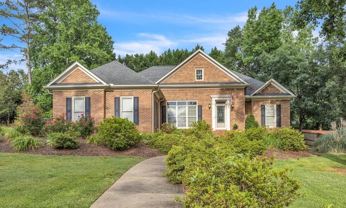 Inman House | Serene 3BR by Lake Bowen, Pool & Game Room