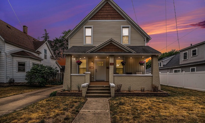 Grandville House | Cozy First Floor Apartment
