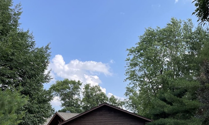 Danbury Cabin | Voyager Village Cabin. Perfect for a family gathering or a golfer's retreat.