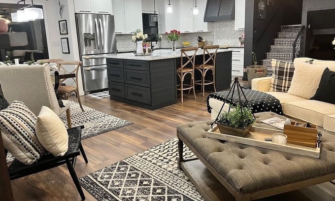 Bel-air Heights House | Comfortable Contemporary PrivateRoom w Shared LivingSpace heart of OverlandPark