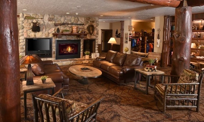 Onalaska House | Stoney Creek KC, Deluxe 2 Queen, Work Desk, Microwave | 3 Units