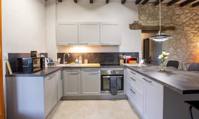 Puyguilhem Cottage | Gite Thénac, 3 bedrooms, 6 persons