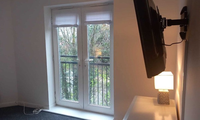 Basildon Apartment | Cosy Large 1 Bedroom, En suite & Kitchen with Parking in Basildon