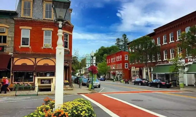 Brownsville Condo | Cozy Condo for Skiing, Hiking & Biking Lovers