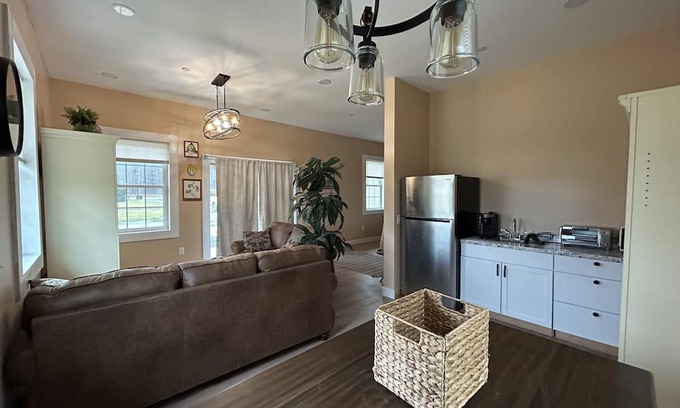 St. Martin Cottage | 1 bedroom studio suite located 10 from Maryland beaches