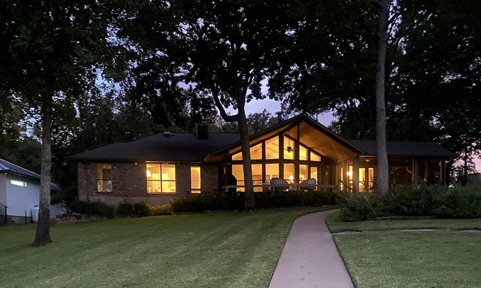 Malakoff House | Beautifully Updated Cedar Creek Lakehouse - Open Water Views