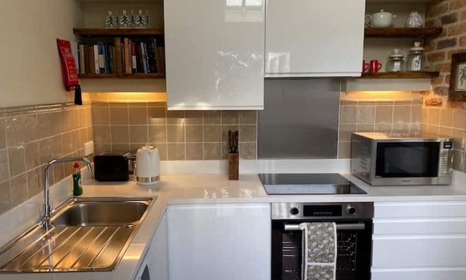 Saffron Walden Cabin | Enchanting 1 Bedroom Lodge with Private Garden