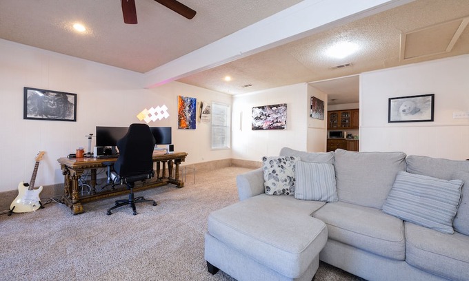 Farmers Branch Bed & Breakfast | Sunny, Spacious, Perfectly Located Home in Lovely Farmers Branch