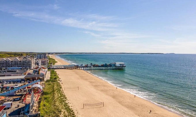 Old Orchard Beach House | Orchard Beach Elegance: Spacious Yard & Patio