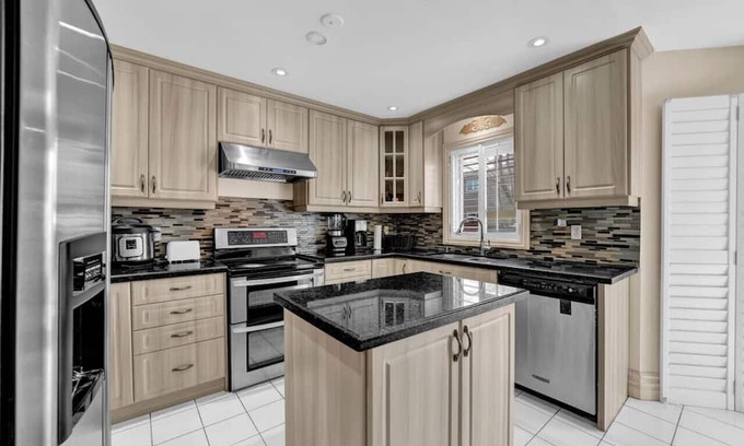 East Credit House | Charming Private Room & Ensuite in Shared Home