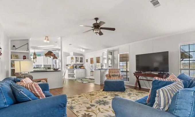 Negreet House | “Keepin’ it Reel” Entire home in Many, Louisiana, United States