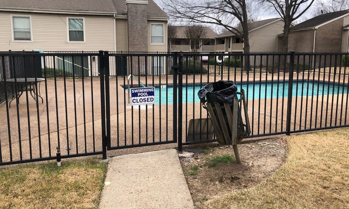 Ellendale Condo | Month to Month dogs allowed
