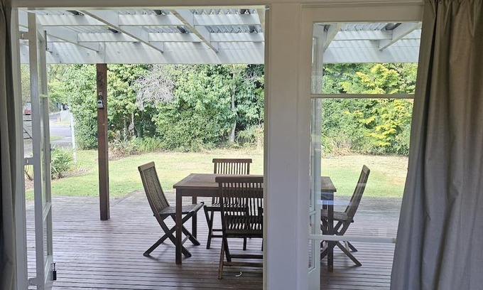 Holdens Bay House | Holden's Bay Hideaway MBT