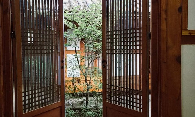 Seochon House | Traditional Hanok over 90 years near Gyeongbokgung -5 rooms, 3 bathrooms Max. 10