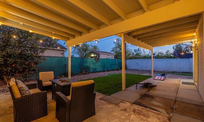 Coronado House | Phoenix Haven: Chic City Living in Tranquility