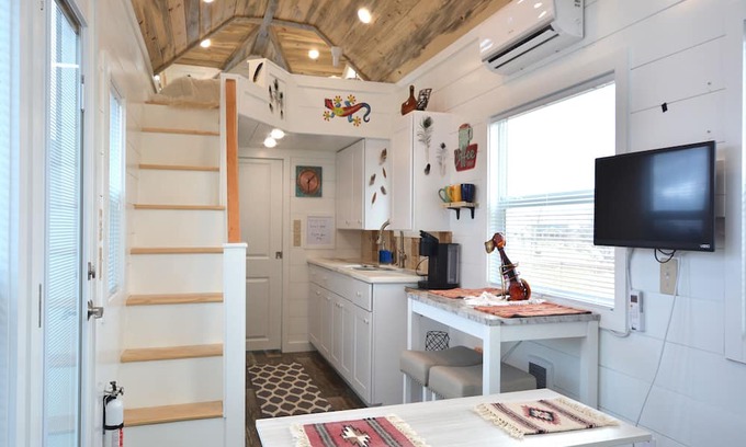 Prescott Valley House | Tiny Home with full kitchen, Loft sleeping, patio, private parking, dark skies.
