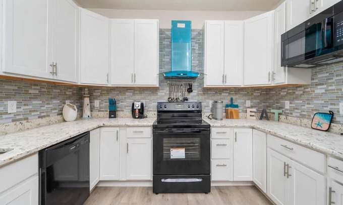 West Columbus Apartment | This apartment is a 4 bedroom(s), 2 bathrooms, located in Columbus, OH.