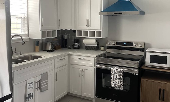 Brownsville House | Luxury Townhome