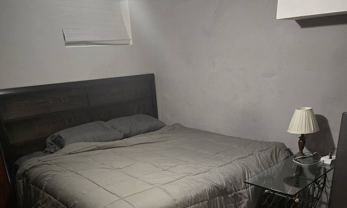 York Regional Municipality Apartment | King Size Bed , Minutes away from everything!