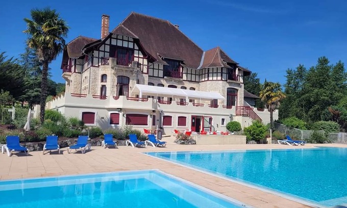 Daumazan-sur-Arize House | Lovely villa on estate with 2 swimming pools
