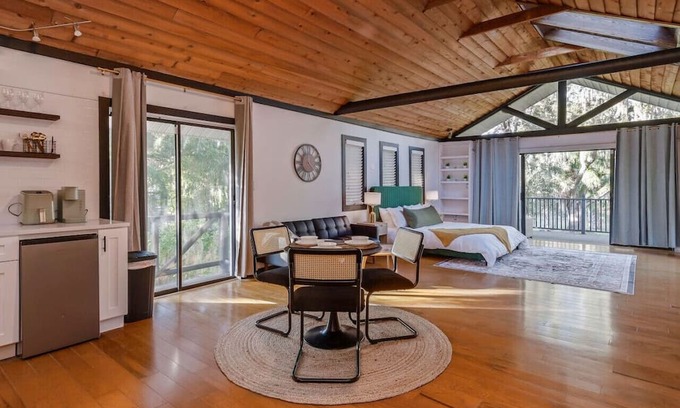 Kissimmee Cabin | Romantic Cabin w/Balcony + Tub + Hammock + Grill